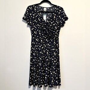 NWT Kaileigh Floral Daisy Navy Blue Dress, Size M, New, V Neck